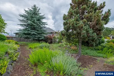 1306 NW Thorn Dr, Albany, OR 97321 - Photo 9