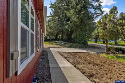 365 Mountain View Rd, Sweet Home, OR 97386 - Photo 3