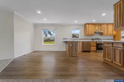 365 Mountain View Rd, Sweet Home, OR 97386 - Photo 9