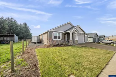 900 Marie St, Mount Angel, OR 97362 - Photo 3