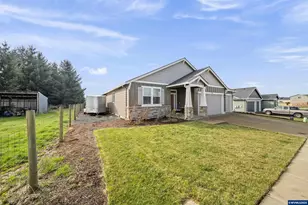 900 Marie St, Mount Angel, OR 97362 - Photo 3