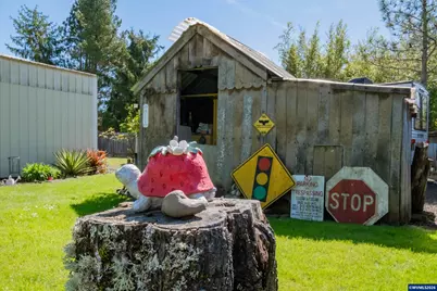 612 Kay Av, Brownsville, OR 97327 - Photo 33