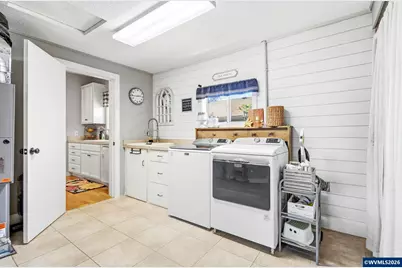 423 S 1st St, Silverton, OR 97381 - Photo 19