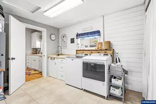 423 S 1st St, Silverton, OR 97381 - Photo 19