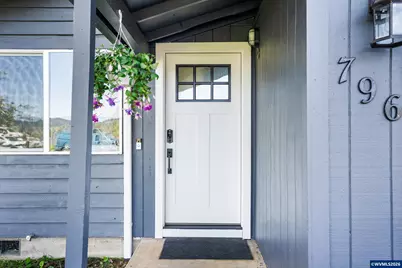 796 S R St St, Cottage Grove, OR 97424 - Photo 3