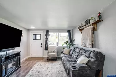 796 S R St St, Cottage Grove, OR 97424 - Photo 5