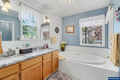 245 Edgewood Dr, Silverton, OR 97381 - Photo 25