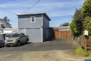 220 SW 29th St, Newport, OR 97365 - Photo 11