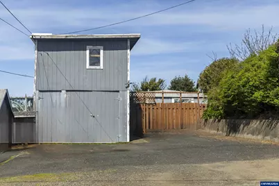 220 SW 29 St, Newport, OR 97365 - Photo 9