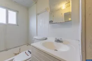 220 SW 29th St, Newport, OR 97365 - Photo 23