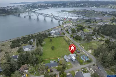 220 SW 29 St, Newport, OR 97365 - Photo 1