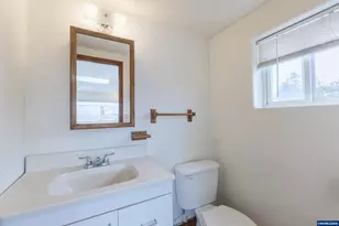 220 SW 29th St, Newport, OR 97365 - Photo 17