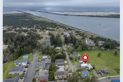 220 SW 29 St, Newport, OR 97365 - Photo 7