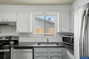 312 SW 9th St, Sublimity, OR 97385 - Photo 15