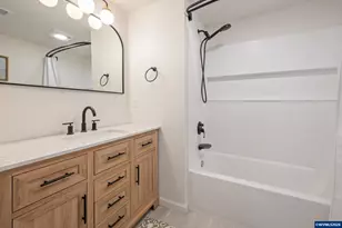 895 Burton St, Harrisburg, OR 97446 - Photo 29