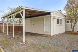 895 Burton St, Harrisburg, OR 97446 - Photo 35