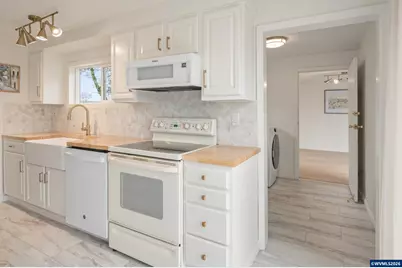 895 Burton St, Harrisburg, OR 97446 - Photo 17