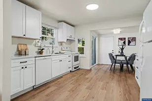 170 E Rose St, Lebanon, OR 97355 - Photo 11