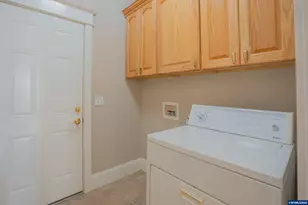 1055 Filbert St, Brownsville, OR 97327 - Photo 25