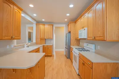 1055 Filbert St, Brownsville, OR 97327 - Photo 3
