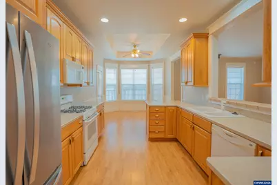 1055 Filbert St, Brownsville, OR 97327 - Photo 3