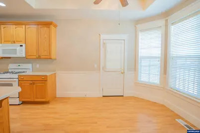 1055 Filbert St, Brownsville, OR 97327 - Photo 9