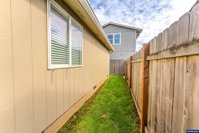 910 Kauai St SE, Salem, OR 97317 - Photo 27