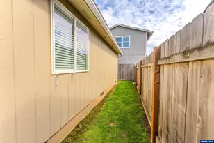 910 Kauai St SE, Salem, OR 97317 - Photo 27