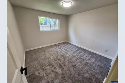 2419 Ermine St SE, Albany, OR 97322 - Photo 13