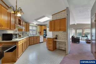 2120 Robins Ln SE, Salem, OR 97306 - Photo 19