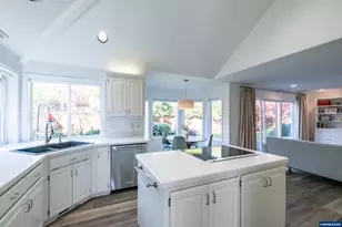 1369 Hidden Crk Dr NE, Keizer, OR 97303 - Photo 9