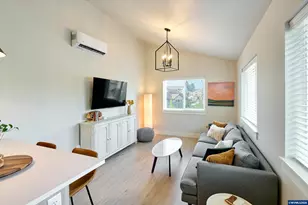 967 Park Ave NE, Salem, OR 97301 - Photo 3