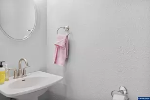 38725 Green Dr, Lebanon, OR 97355 - Photo 31