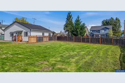 738 N Log Cabin St, Independence, OR 97351 - Photo 25