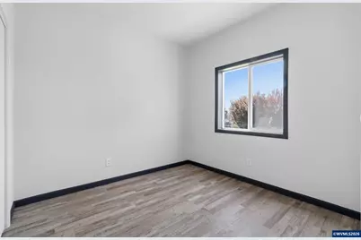 738 N Log Cabin St, Independence, OR 97351 - Photo 17