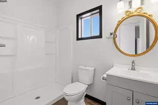 738 N Log Cabin St, Independence, OR 97351 - Photo 21