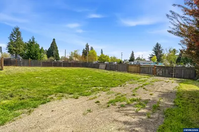 738 N Log Cabin St, Independence, OR 97351 - Photo 29