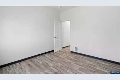 738 N Log Cabin St, Independence, OR 97351 - Photo 15