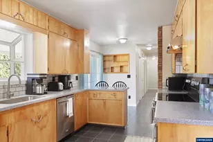 38225 Mount Hope Dr Dr, Lebanon, OR 97355 - Photo 9