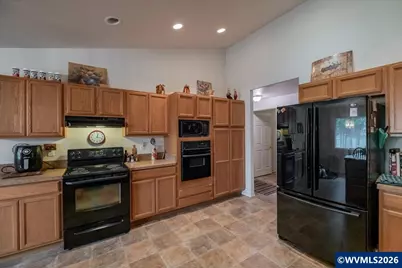 1396 Cascade Dr, Lebanon, OR 97355 - Photo 9