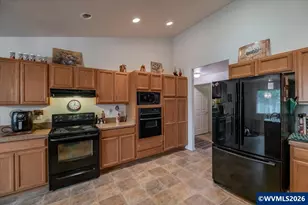 1396 Cascade Dr, Lebanon, OR 97355 - Photo 9
