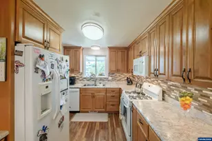 521 36th Ct SE, Albany, OR 97322 - Photo 9