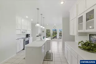 725 NW Shannon Dr, Albany, OR 97321 - Photo 11