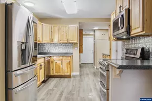 2385 5th St NE, Salem, OR 97301 - Photo 9