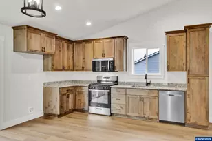 4400 Knotty Pne Ct, Sweet Home, OR 97386 - Photo 11