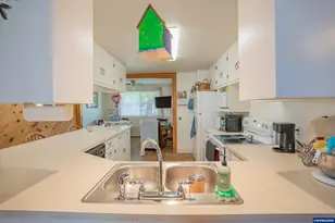178 Washburn St, Brownsville, OR 97327 - Photo 7