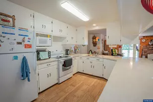 178 Washburn St, Brownsville, OR 97327 - Photo 9