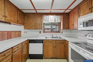 856 Royalty Dr NE, Salem, OR 97301 - Photo 13