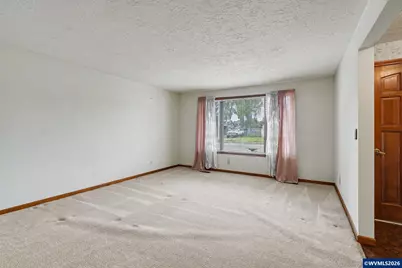 856 Royalty Dr NE, Salem, OR 97301 - Photo 5