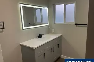 5422 Portland Rd NE, Salem, OR 97305 - Photo 11